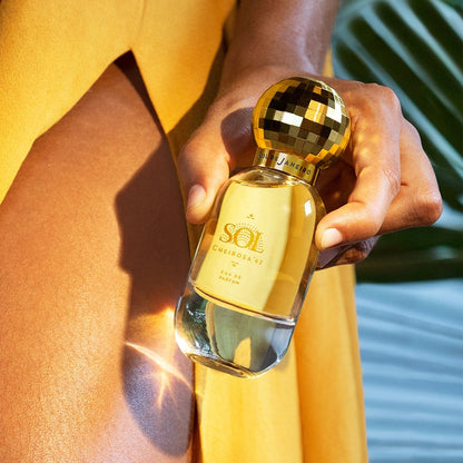 SOL Cheirosa 62 in hand of model